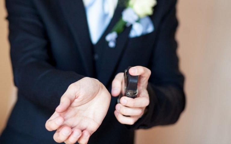 Czy mężczyzna powinien pachnąć męskimi perfumami?